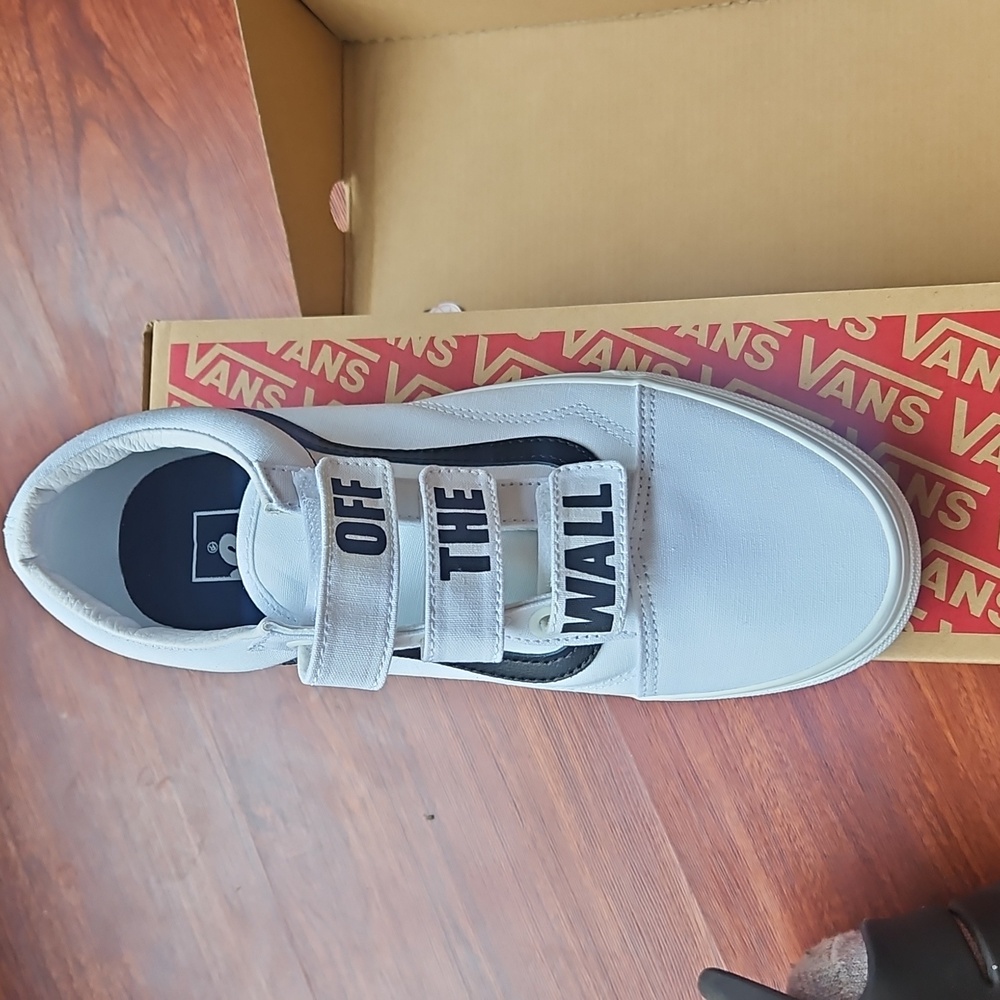 NEW Vans Old Skool V "Off The Wall" True White Velcro - Mens 9 / Womens 10.5